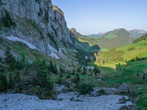 Névé du Col d'Ubine, la Pointe d'Autigny au loin
