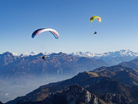 Duo de parapentes