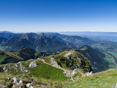 La croix depuis le sommet de la Dent d'Oche