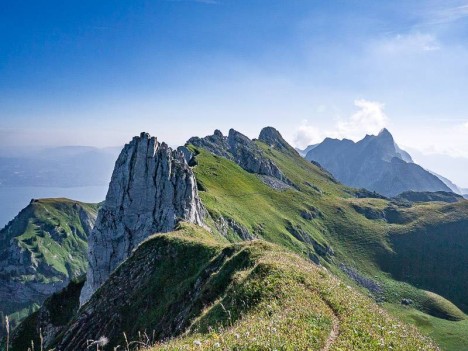 La Dent du Velan, premier plan du Mont Gardy