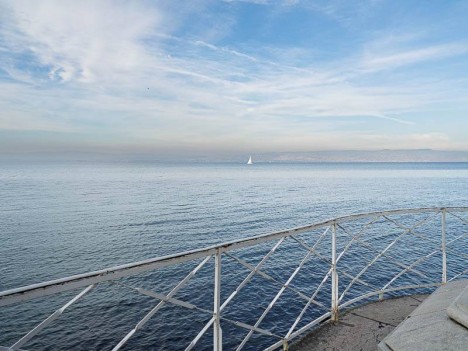 Un voilier sur le Lac Léman
