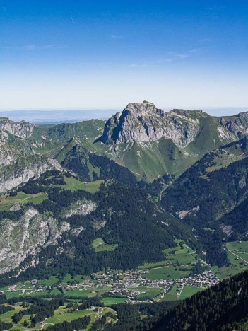 Au sommet du Mont de Grange, les Cornettes de Bise