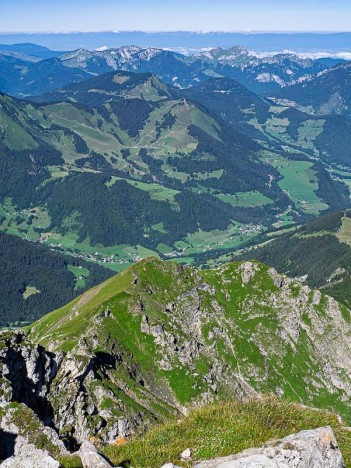 Au sommet du Mont de Grange, la Montagne de Pertuis
