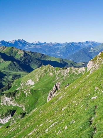 Brèche et sente du versant Sud de la Pointe de Chalune