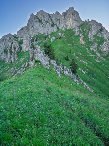 Passage rocheux de la traversée du Col de Vésinaz
