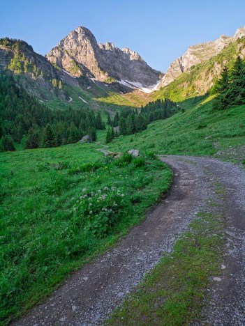 Pointe de la Chavache depuis le chemin de Cubourré