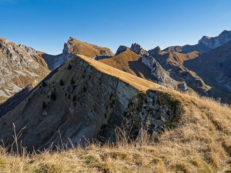 Le Château d'Oche et l'Aiguille de Darbon à droite
