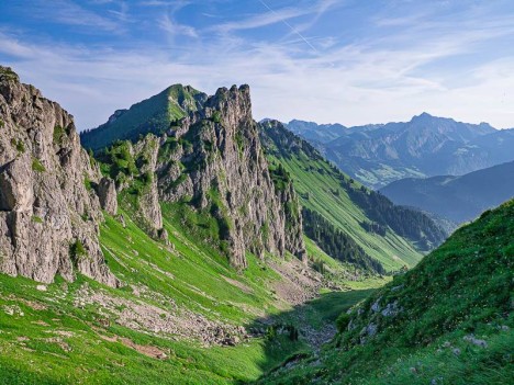 le Roc d'Enfer et le Pic de la Corne