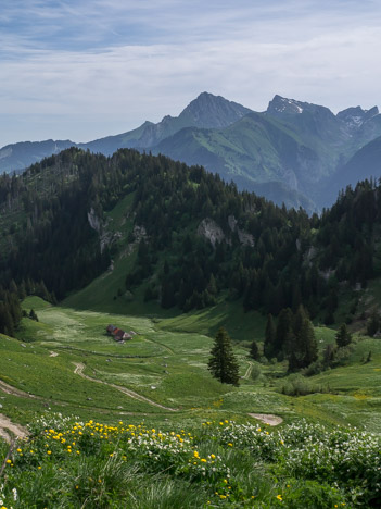 Dent et Château d'Oche, Chalet d'Ouzon Derrière