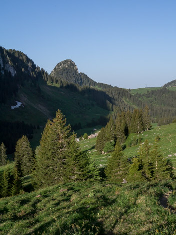 Sous le Col d'Ubine, les chalets d'Ubine et d'Autigny, le Mont Jorat