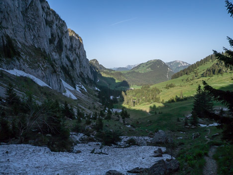 Névé du Col d'Ubine, la Pointe d'Autigny au loin