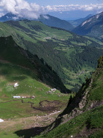 Châlets d'Entre Deux Pertuis sous l'Aiguille du Pertuis