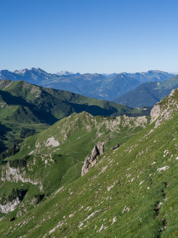 Brèche et sente du versant Sud de la Pointe de Chalune