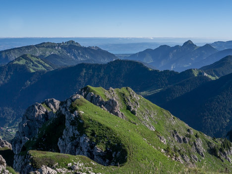 Le Lac Léman au loin