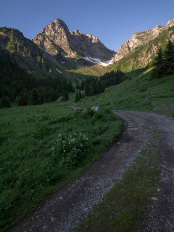 Pointe de la Chavache depuis le chemin de Cubourré