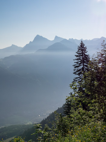 Le val d'Abondance et la Dent d'Oche