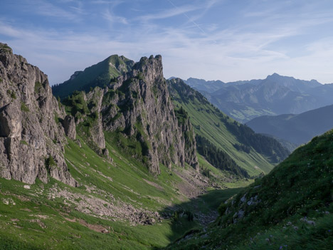 le Roc d'Enfer et le Pic de la Corne