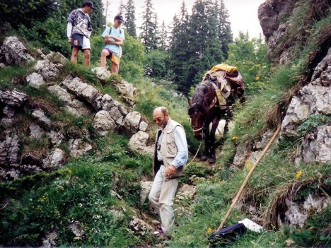 Riquita descend en main le Col de la Petite Vache