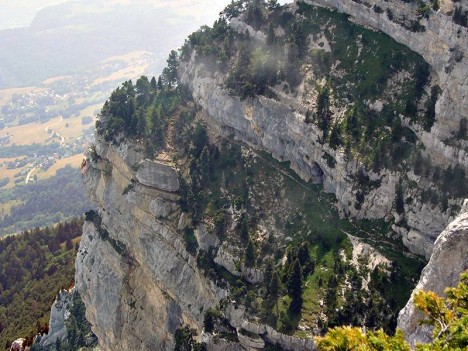 Vue vers le Sud d'une partie du sangle de l'Aulp du Seuil