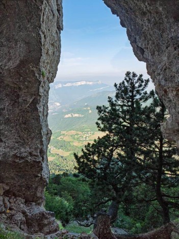 Sarcenas et l'Aiguille de Quaix depuis l'arche