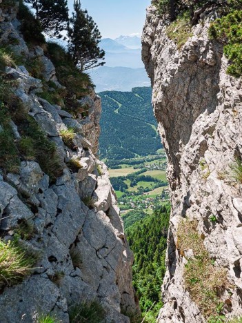 Profonde entaille à l'extrémité du plateau Sud de Chamechaude