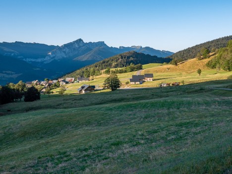 Premiers rayons du soleil sur le Désert d'Entremont, juil. 2023