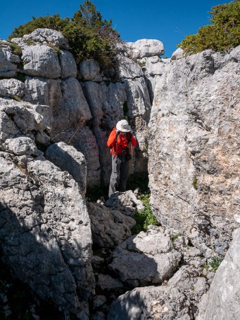 Sortie de l'étroit couloir du Pas du Fouda Blanc, sept. 2020