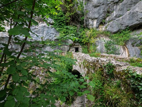 Le Pont Saint-Martin et le poste frontière côté Savoie