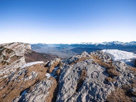 Sur la crête, la borne n°20, frontière franco-sarde
