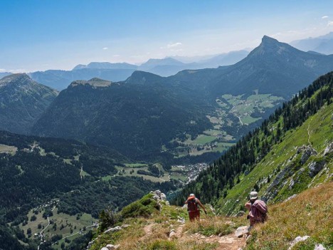 Saint-Pierre-de-Chartreuse en contrebas dans la vallée