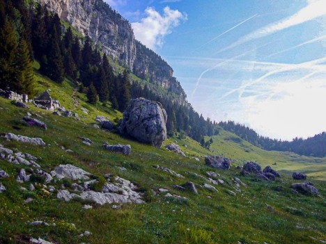 Le sentier du Pas des Barres