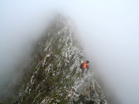 Dans le brouillard sur l'arête du Néron, juil. 2020