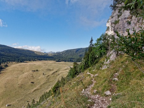 Le sentier du Pas des Barres