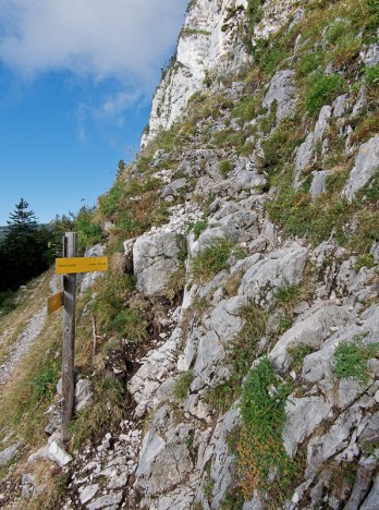 Le sentier du Pas des Barres