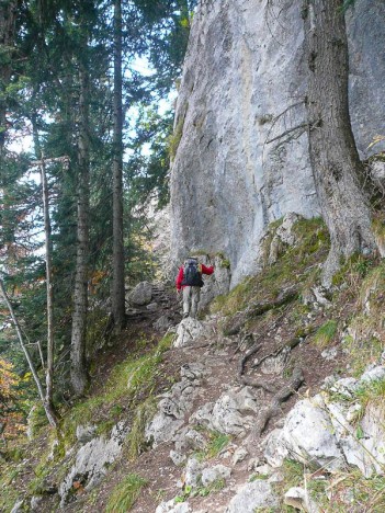 Par le sentier au Nord du Pas du Loup