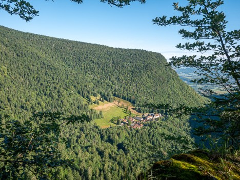 La Chartreuse de Currière depuis la crête du Passage des Agneaux, août 2023 La Chartreuse de Currière depuis la crête du Passage des Agneaux, août 2023
