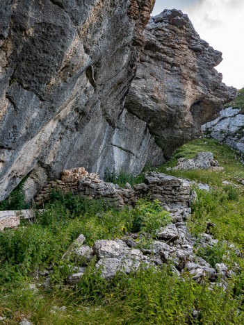 Abri ruiné de la Doline du Pinet, août 2021