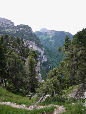 Dans les lacets de la descente du Prayet dite Sentier du Colonel