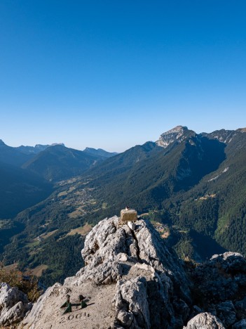 Au sommet de Roche Veyrand, août 2022