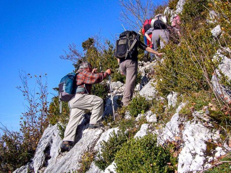 Escarpements rocheux raides mais faciles