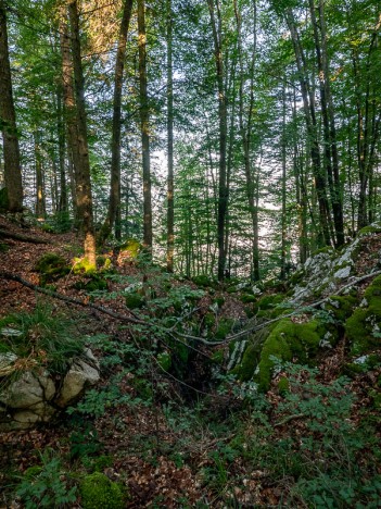 Profond scialet avant de retrouver la piste, sept. 2023