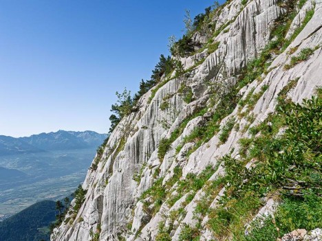 Belles cannelures en montant au Pas de la Rousse