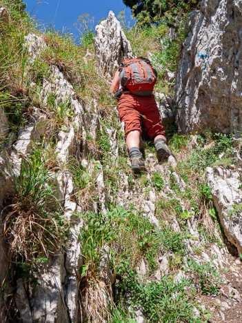 Passage en montant au Pas de la Rousse