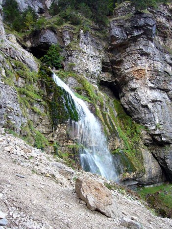 La Cascade de la Source du Guiers, cirque de Saint-Même