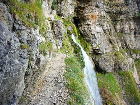 Le Pas Ruat, cascade de la source du Guiers