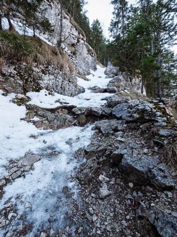 Par le sentier de Tracata