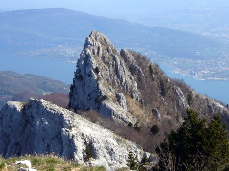 La Dent du Chat depuis le Molard Noir, avr. 2007