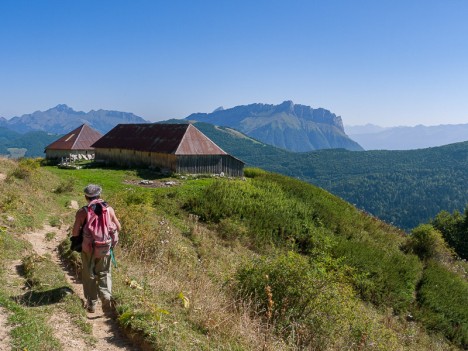 Les Chalets de la Buffaz devant la Dent d'Arclusaz, août 2009