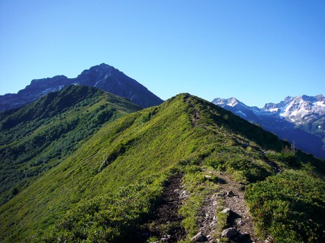 La Montagne d'Arvillard devant les Grands Moulins, juil. 2008