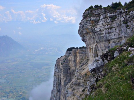 La Falaise Nord du Mont Granier, vue depuis la Croix, juin 2007